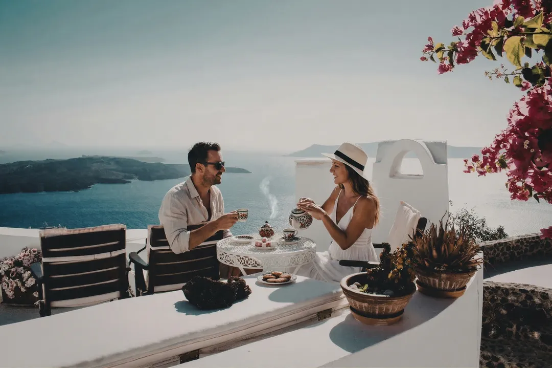 Pareja disfrutando de un viaje a Estambul todo incluido organizado por La Mariquita Viajera